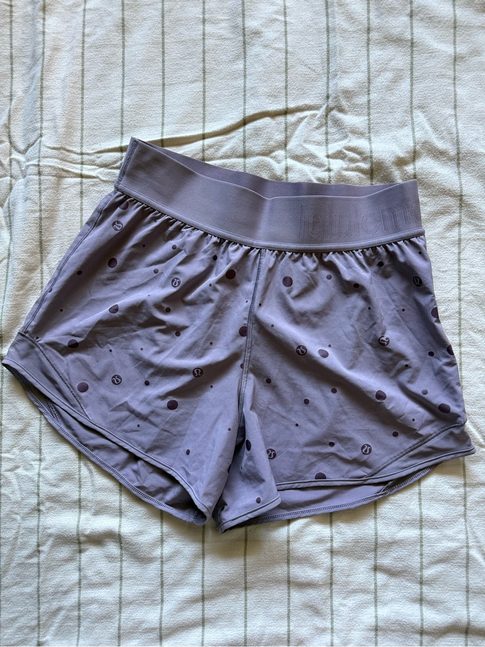 Lululemon Hotty Hot 4” Logo Shorts Violet Verbena Size 6